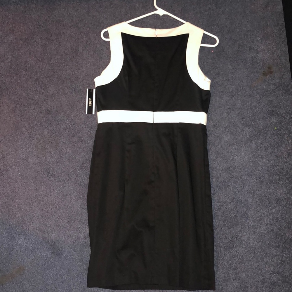 Dress - Picture 4 of 4